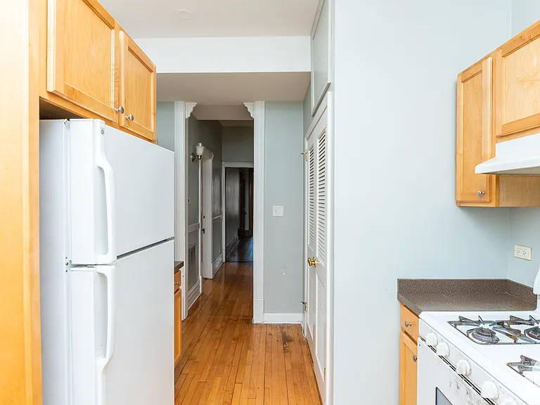 907 W Addison St #2 — Photo 18