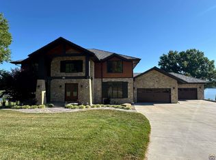 6748 SW Aylesbury Rd, Topeka, KS 66610