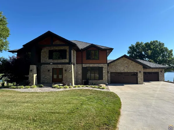 6748 SW Aylesbury Rd, Topeka, KS 66610