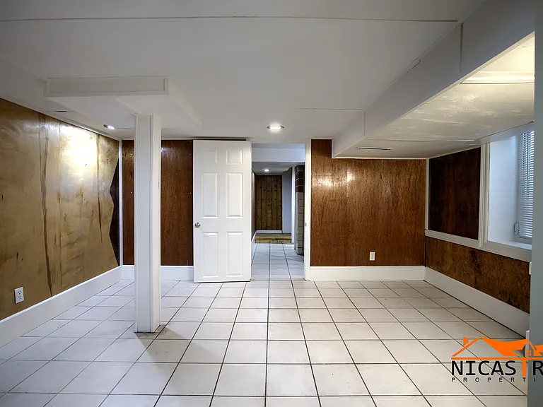 2254 Indianola Ave — Photo 13