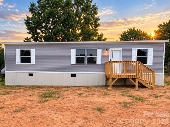 4548 Homestead Dr, Morganton, NC 28655