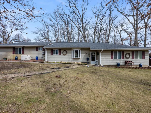 12127 White Oak Dr, Crown Point, IN 46307