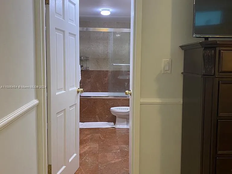 5401 Collins Ave #412 — Photo 29