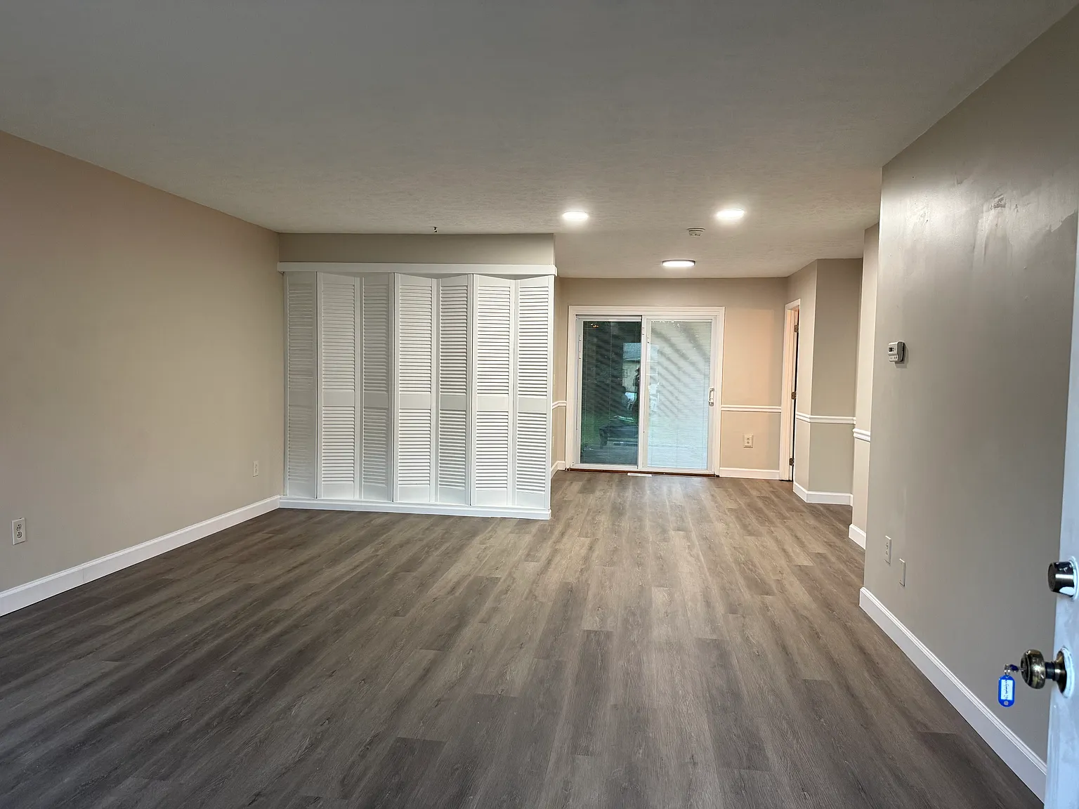3 bed, 1.5 bath, 1308 sqft, $2,095 — Photo 3