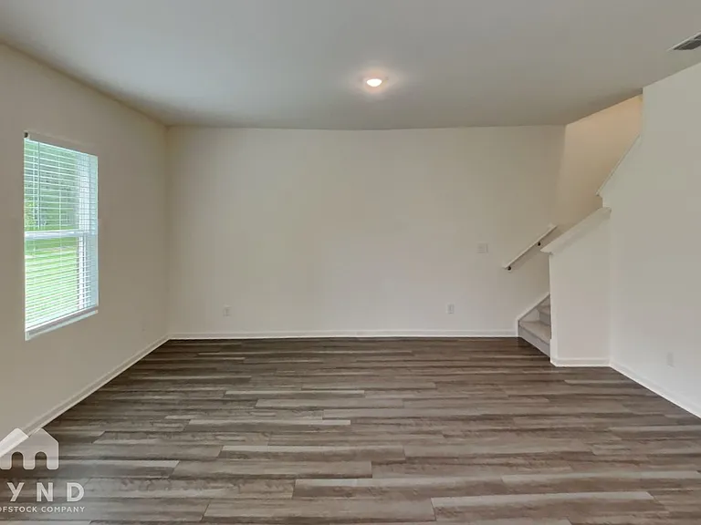121 Maison Dr — Photo 3