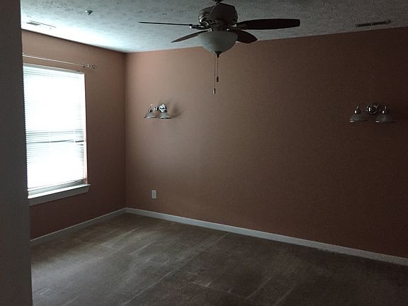 2nd image of 1706 Landmark Dr APT G