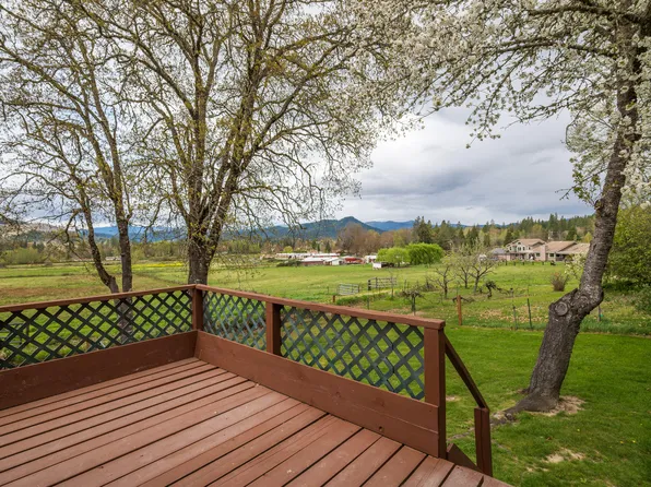 3336 Midway Ave, Grants Pass, OR 97527