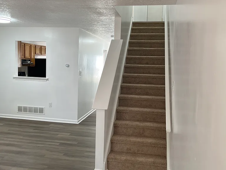 102 Gateway Dr — Photo 29