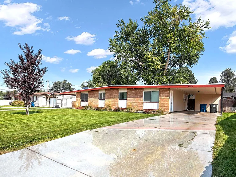 4902 W Targee St — Photo 2
