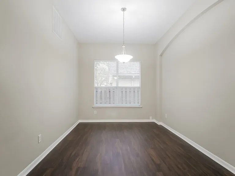 1653 Austin Ln — Photo 5