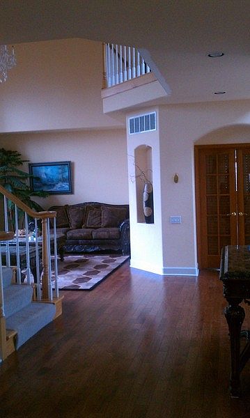 Living Room : The living room that sits off from the Master bedroom. Has 18' ceilings.