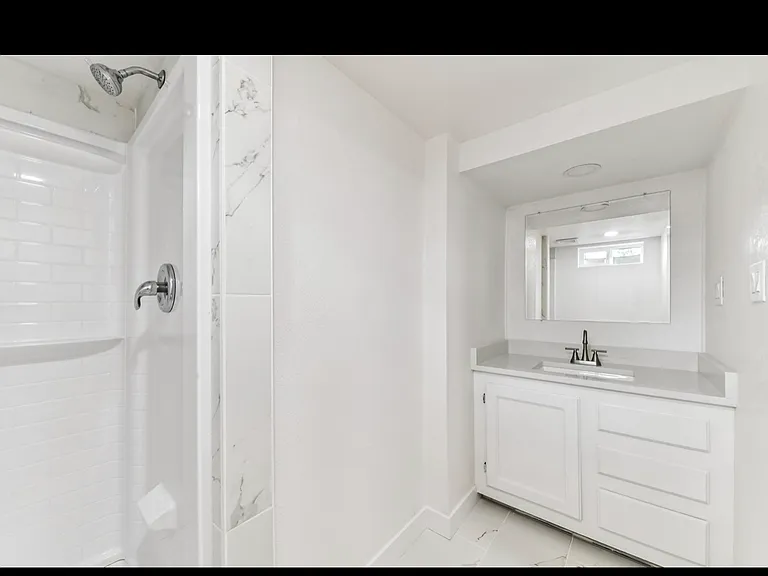 1325 Lansing St — Photo 8