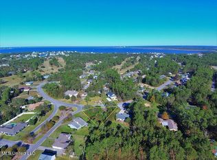 568 Royal Oak Dr, Pass Christian, MS 39571