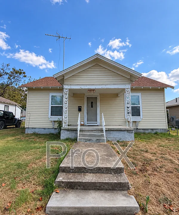 1825 Annie Baxter Ave