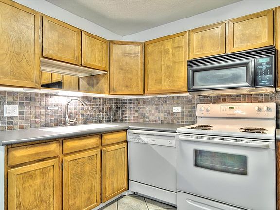 2nd image of 695 S Alton Way Unit 1A