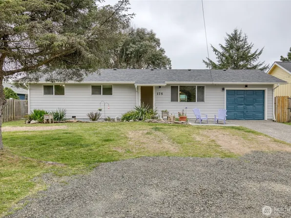 175 Jib Street NW, Ocean Shores, WA 98569