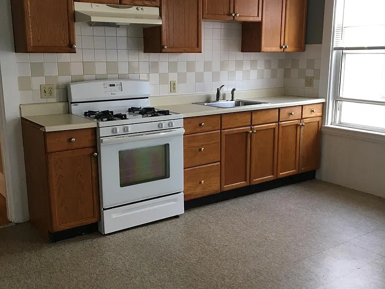 332 Centre St #3 — Photo 8