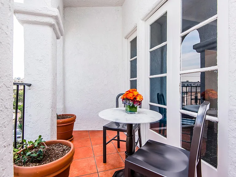1439 N Curson Ave — Photo 19
