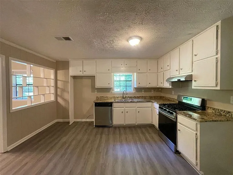 55 Huntridge Dr — Photo 9