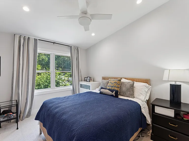 104 Lake Dr — Photo 12