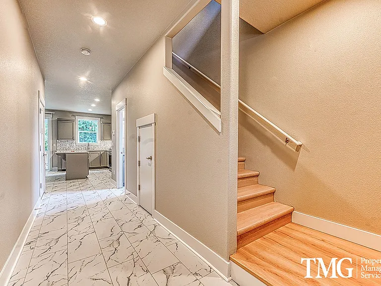 2519 NE 85th Cir — Photo 21