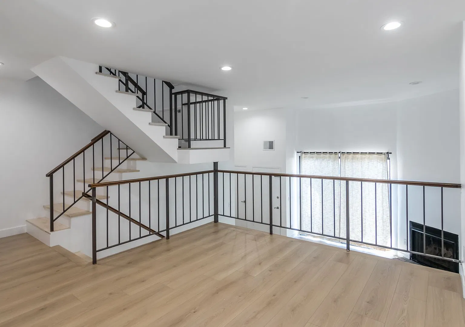 Beautifully Renovated 3-Bedroom Townhome in Reseda — Photo 1