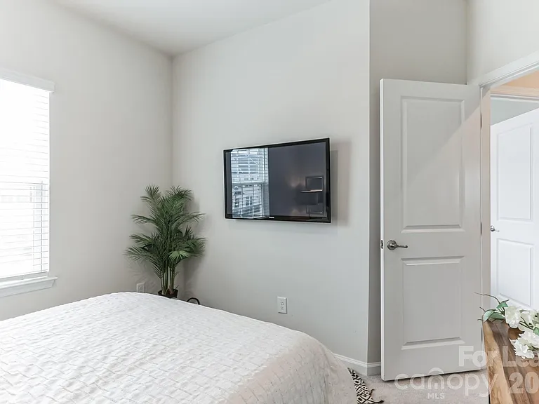 5048 Patton Dr — Photo 17