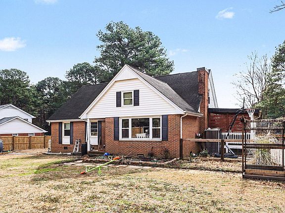 3rd image of 1609 Spring Ln