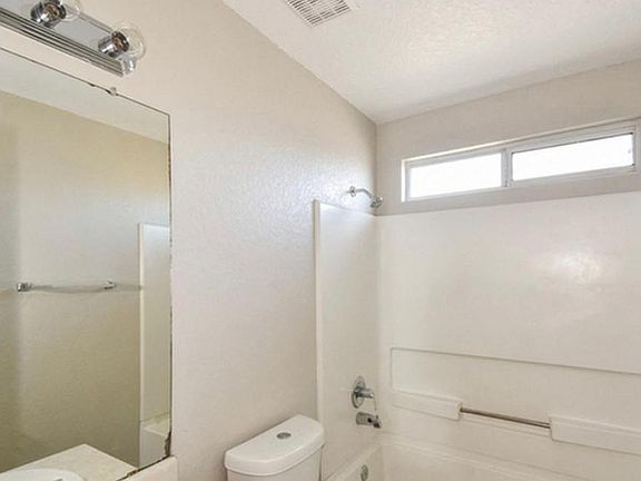 2nd image of 3802 Verde Bosque