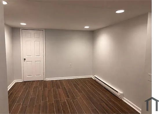 5 bed, $2,000 — Photo 2