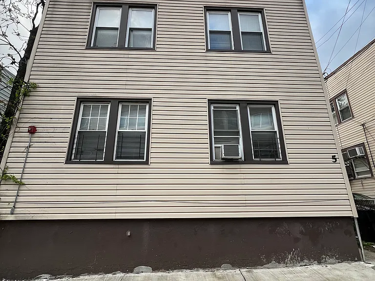 5 Timothy St #4 — Photo 1
