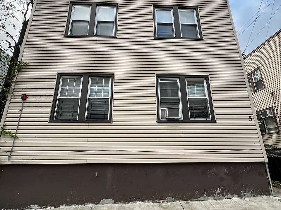 5 Timothy St #4
