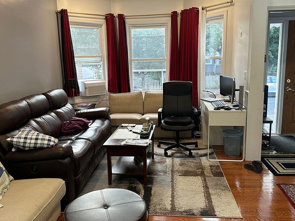 Big Living space with Bay window
