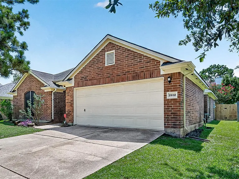 2902 Burgess Hill Ct — Photo 2