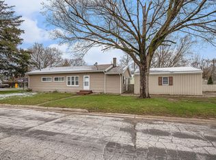 903 Maple St, Three Rivers, MI 49093