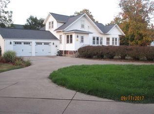 804 N Franklin St, Manchester, IA 52057