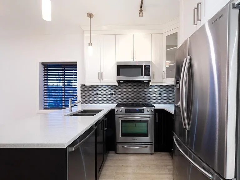 4548 Hastings St #302 — Photo 2