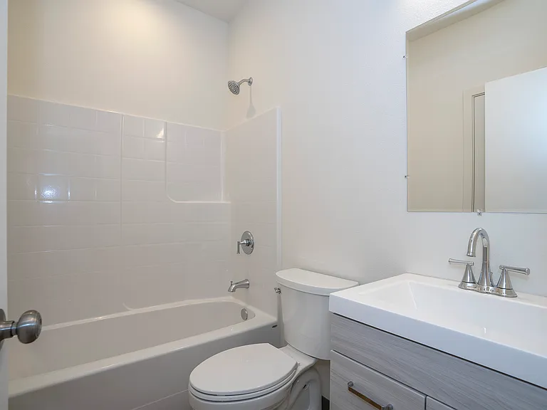 4873 S 48th St #D-2 — Photo 10