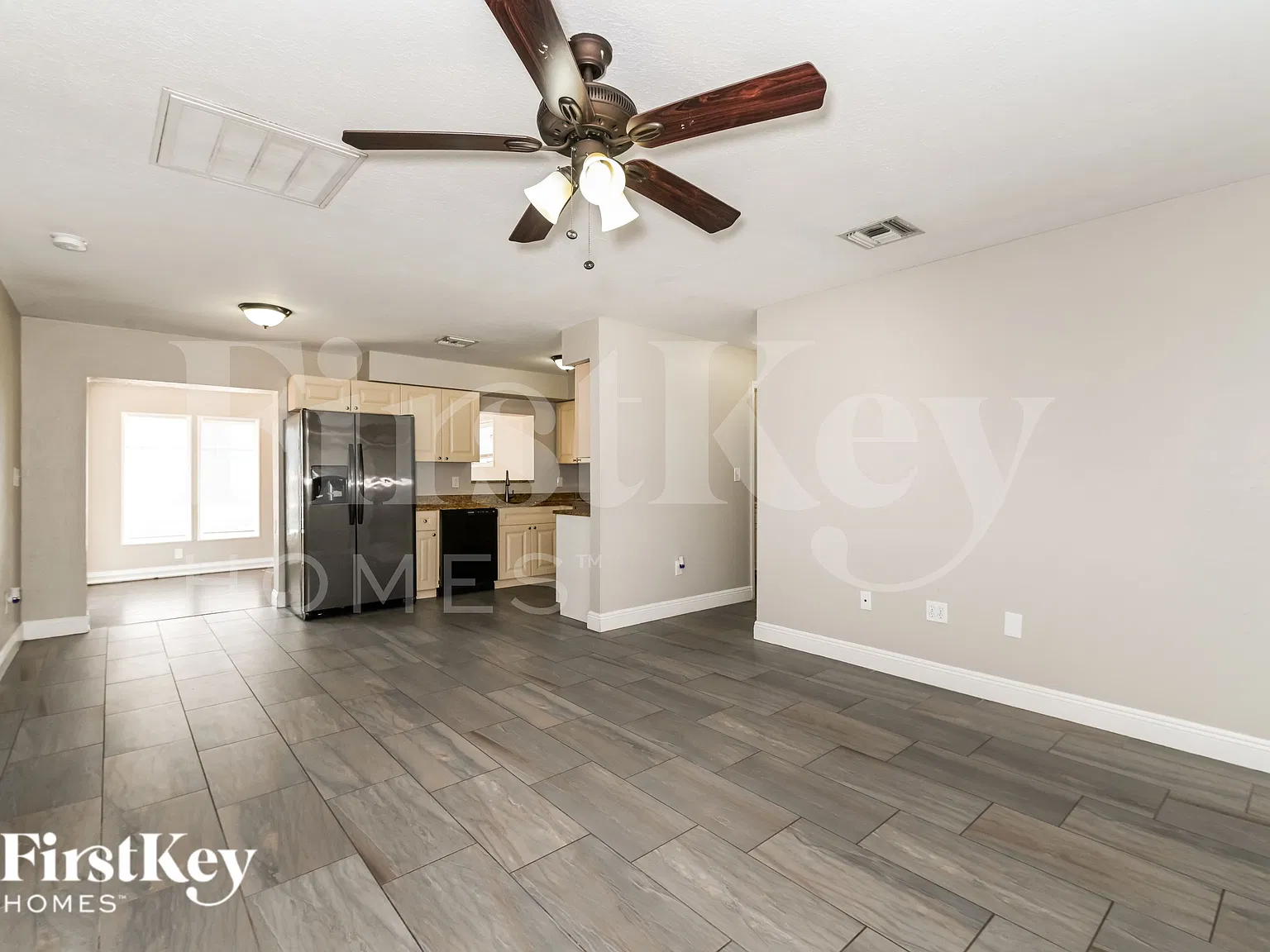 3 bed, 2.0 bath, 1182 sqft, $2,205 — Photo 4