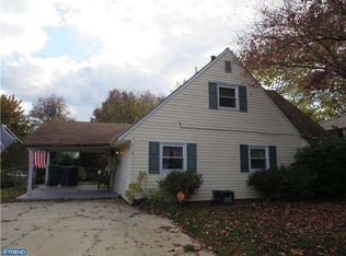 315 Holly Dr, Levittown, PA