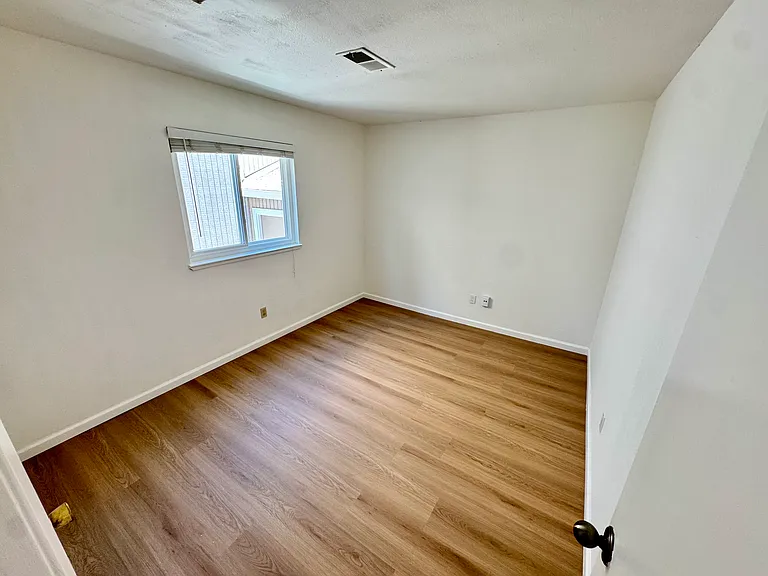 465 Camelback Rd — Photo 9