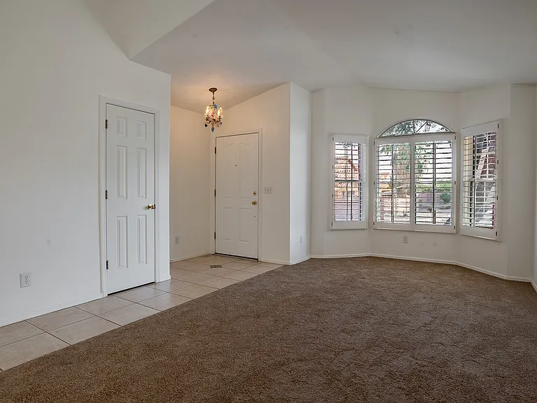685 W Placita Vega Vis — Photo 27