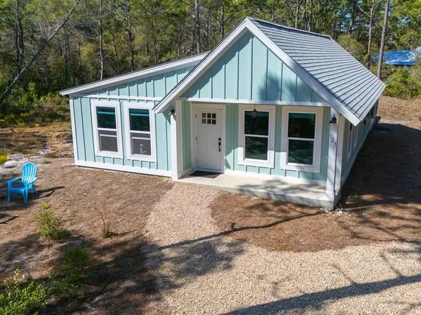 121 Cedar St, Eastpoint, FL 32328