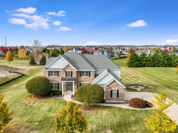 43W822 Twilight Ln, St Charles, IL 60175