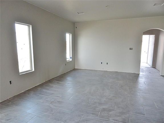 3rd image of 912 Holly Park Ave