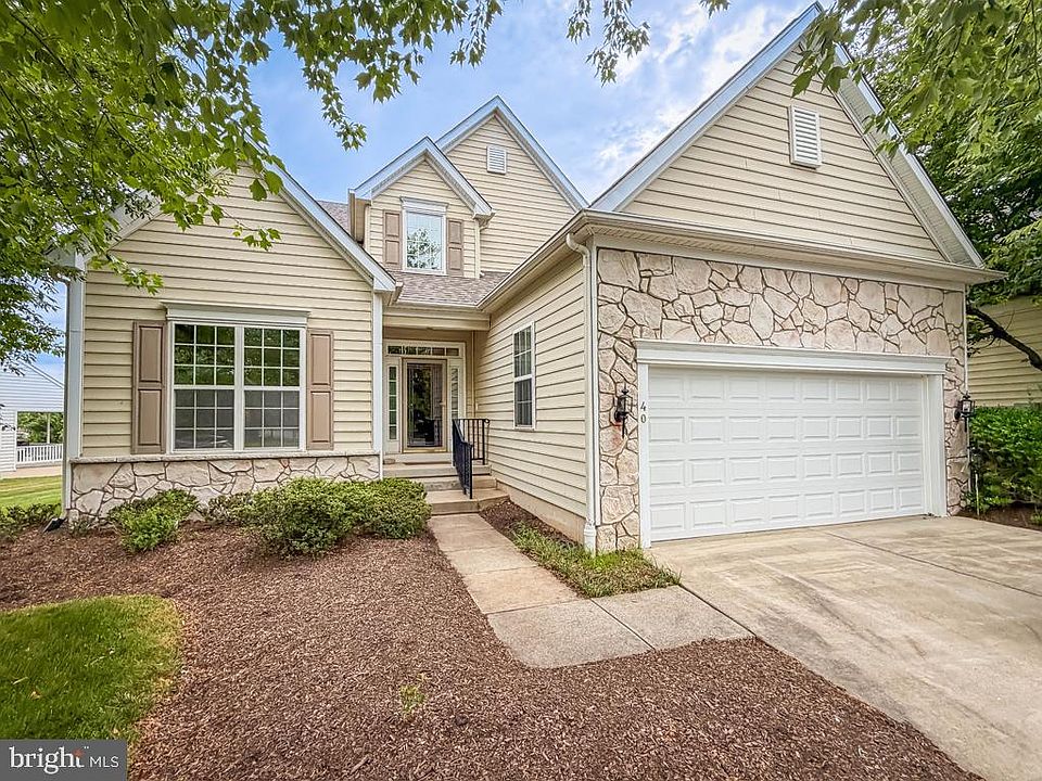 1st image of 40 Betts Dr