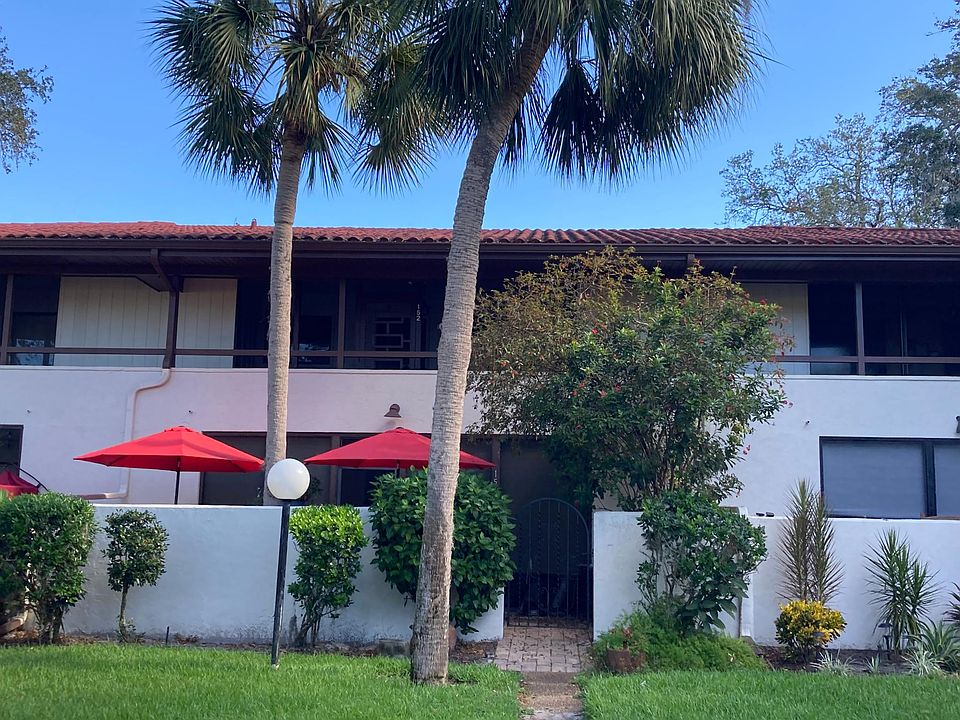 Second floor condominium overlooking golf course