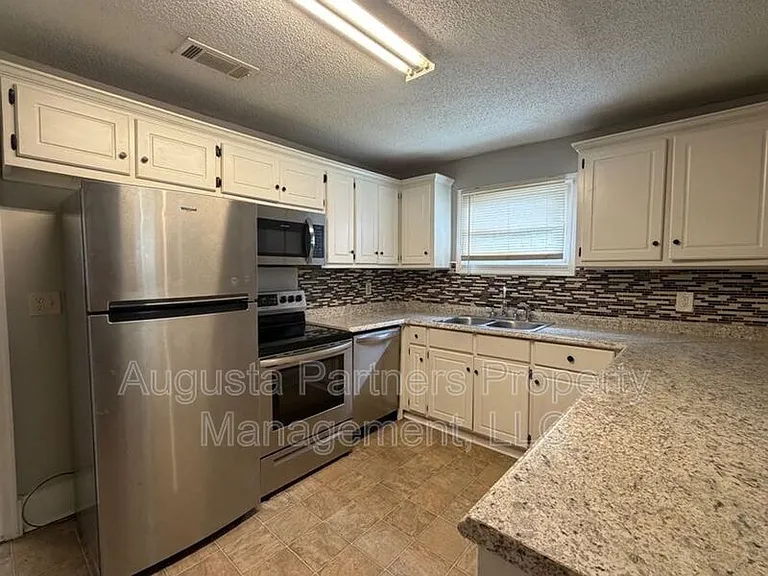 717 Eve St — Photo 8