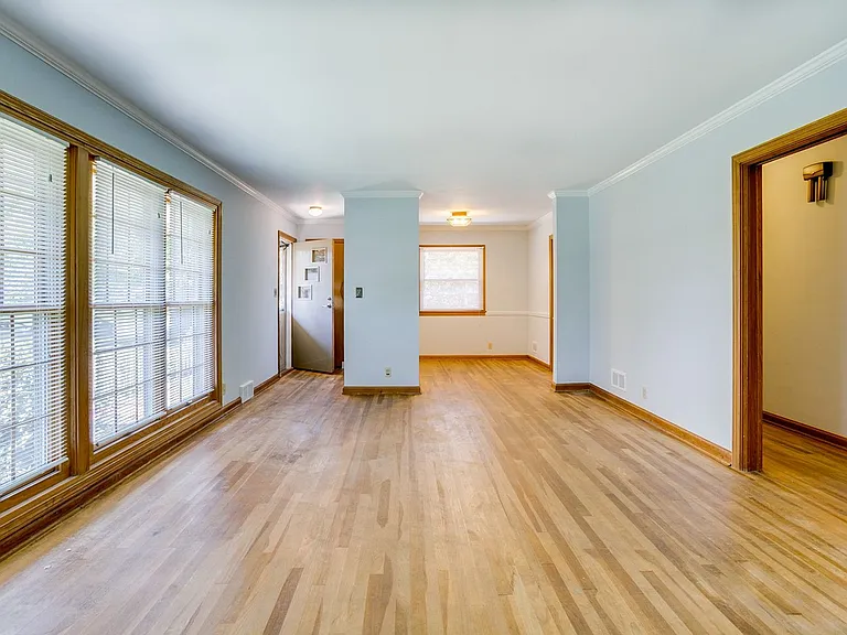 2110 Boudreau Dr — Photo 4