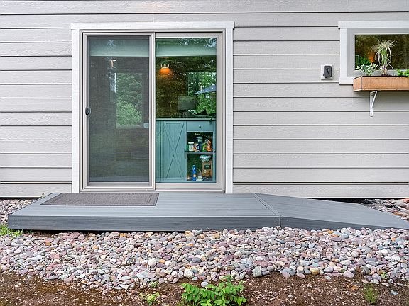 2nd image of 140 River Bend Ct